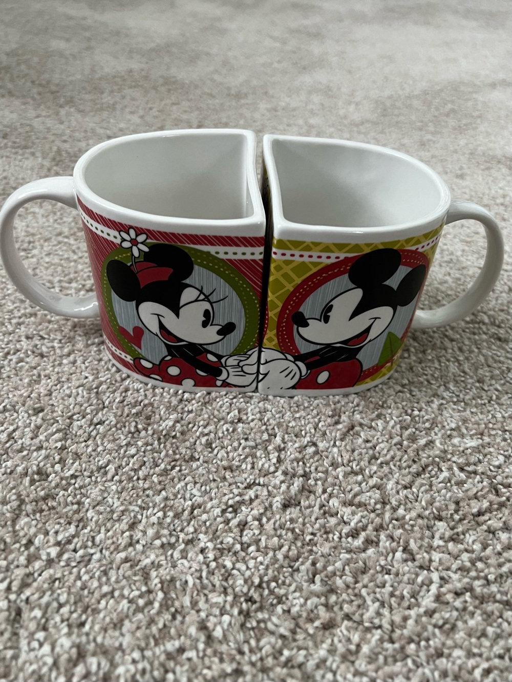 2011 Mickey and Minnie Mouse Holding Hands Bookends “His and Her” mug set